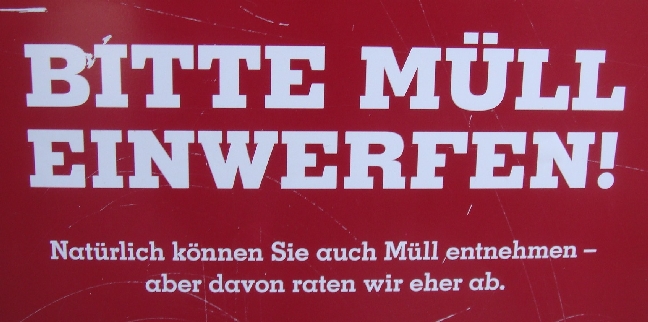 Schild Bitte Müll einwerfen - Foto: Stefan Schneider